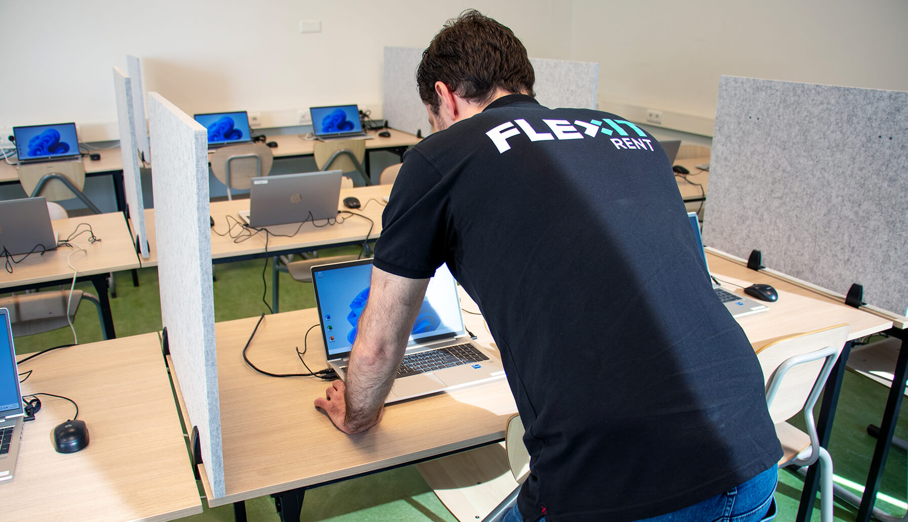 Smart IT hardware rental solution for smooth and secure exam setups with preconfigured devices