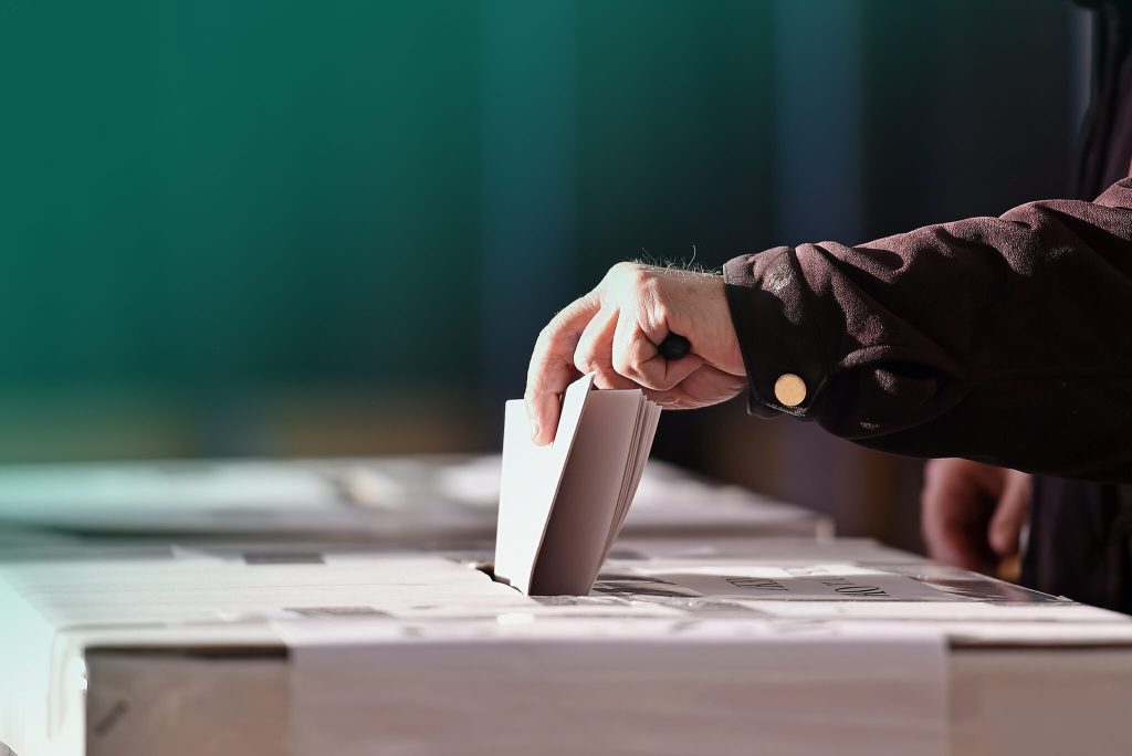 IT hardware rental solutions for elections with secure and reliable device setups